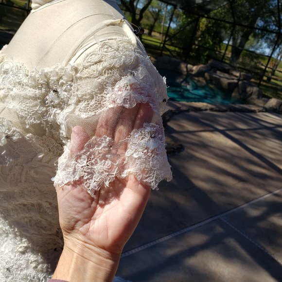 NWT INTUZURI Mermaid Style Lace Galore Wedding gown - Picture 9 of 16